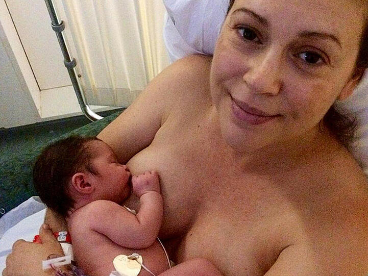 Alyssa Milano und ihre kleine Elizabella kurz nach deren Geburt vor einem Jahr