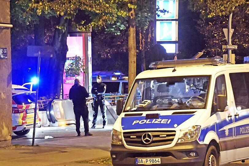 Zeugen wollen auch einen Schuss gehört habe. Das konnte die Polizei nicht bestätigen