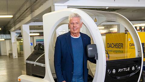 Ein besonders großer Radl-Enthusiast ist OB Dieter Reiter nicht, das gibt er selbst zu. Doch von dieser Idee ist er begeistert: Wenn die Pakete bald nicht mehr mit dem Transporter, sondern mit dem Lastenradl kommen.