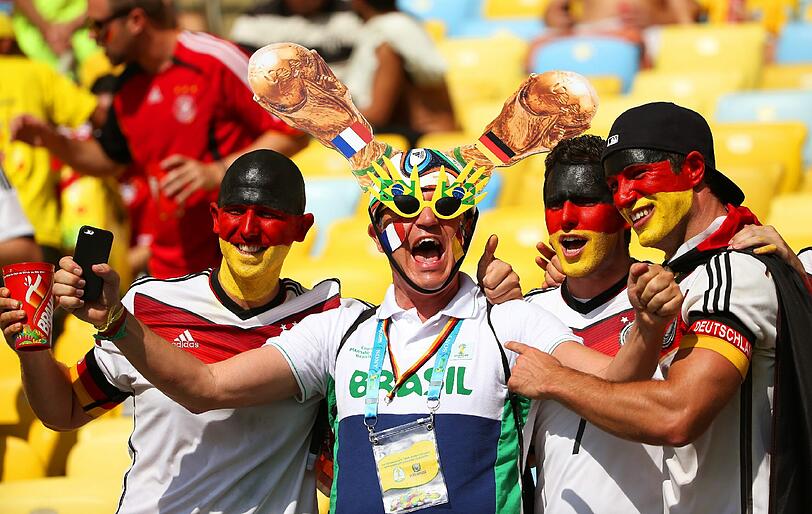 Aber nicht nur in Deutschland wird gefeiert - auch im Stadion, dem legendären Maracana, feiern die Fans!