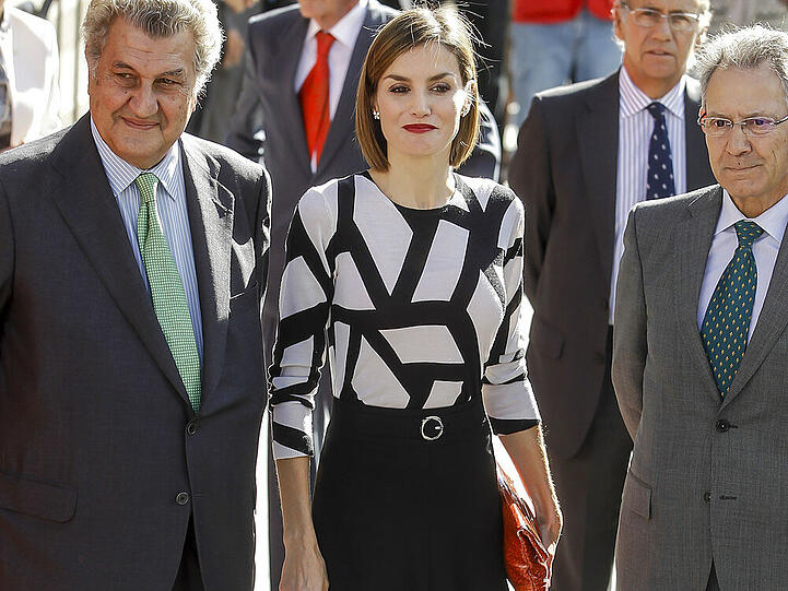 Königin Letizia von Spanien weiß, wie sie ihre schmale Silhouette in Szene setzen kann