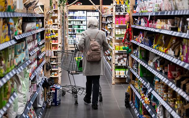 Supermarkt-Apps helfen beim Sparen. Aber nicht merklich mehr als klassische Spar-Tricks. (Symbolbild)