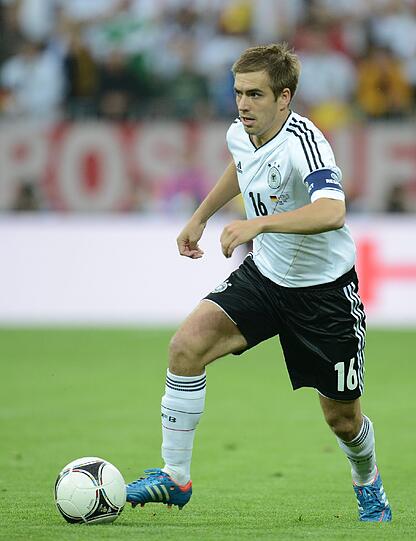 PHILIPP LAHM: NOTE 2 -
Der Kapitän war es, der den Bann brach mit seinem Hammer zum 1:0 (39.) - vorbildlich! Das nennt sich Führungsspieler.