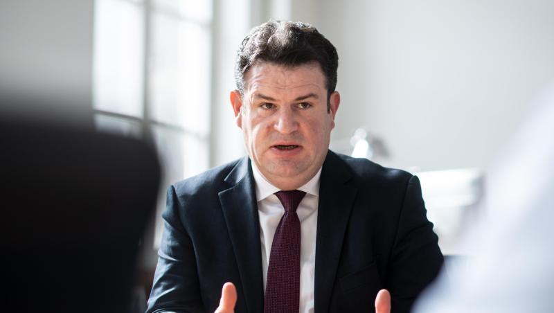 "Ich werde Vorschläge machen, wie wir schneller die Marke von 12 Euro pro Stunde als Lohnuntergrenze erreichen können", sagt Heil. "Ich werde Vorschläge machen, wie wir schneller die Marke von 12 Euro pro Stunde als Lohnuntergrenze erreichen können", sagt Heil.