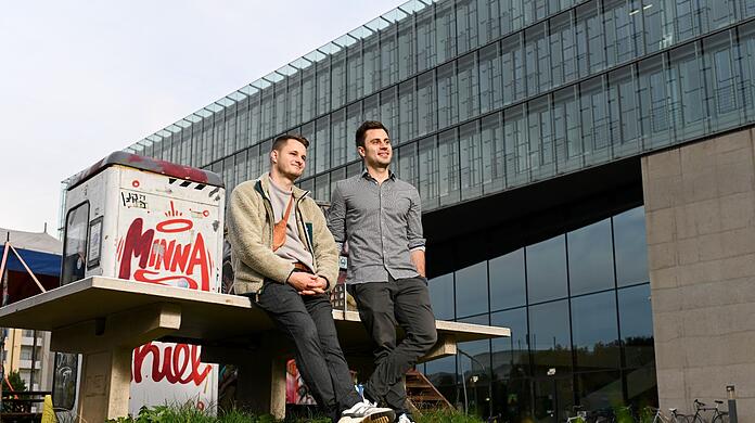 Die Studenten an der Hochschule für Fernsehen und Film HFF, Welf Reinhart (l) und Nils Keller, aufgenommen an der Hochschule.
