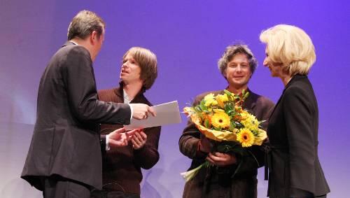 Wurden als Hauptpreisträger gefeiert: Tristan Vogt (li. mit OB Ulrich Maly) und Joachim Torbahn (mit Julia Lehner). Wurden als Hauptpreisträger gefeiert: Tristan Vogt (li. mit OB Ulrich Maly) und Joachim Torbahn (mit Julia Lehner).