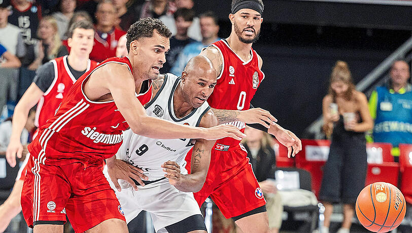 Durchsetzungsstark: Oscar da Silva (l.) zeigt beim Debüt für den FC Bayern Basketball, welchen Wert er in Zukunft haben kann.