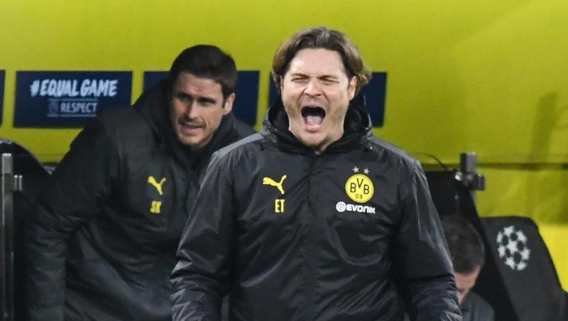 Dortmunds Trainer Edin Terzic freut sich über einen Treffer seiner Mannschaft.