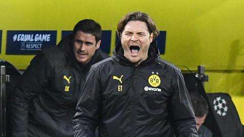 Dortmunds Trainer Edin Terzic freut sich über einen Treffer seiner Mannschaft.