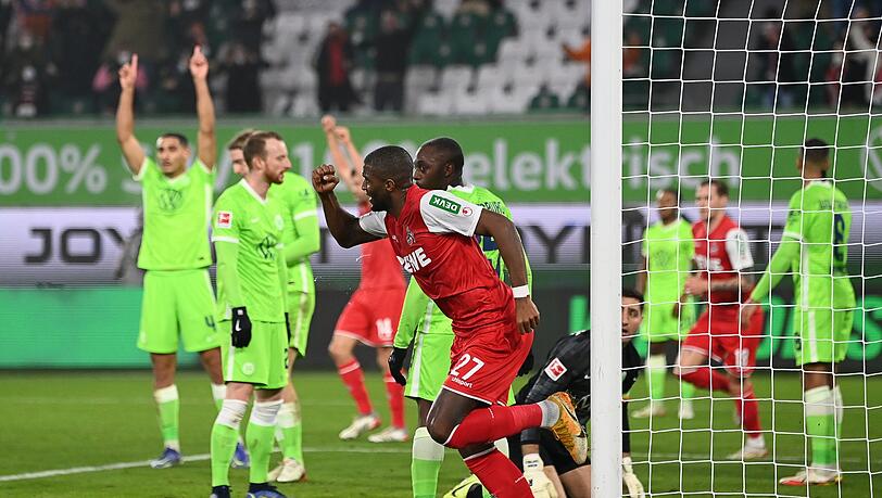 Stürmer Anthony Modeste (M) traf beim 3:2-Erfolg des 1. FC Köln beim VfL Wolfsburg doppelt.