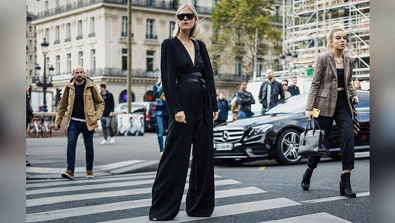 Weite Hosen wie zum Beispiel Palazzo-Pants mit High-Waist-Schnitt sind diesen Sommer angesagt.