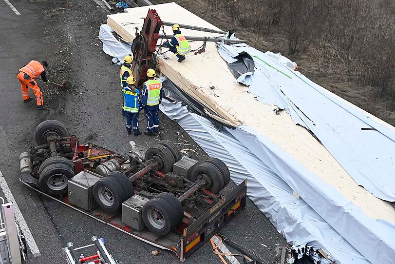 Die Richtungsfahrbahn Nürnberg war vorübergehend komplett gesperrt.