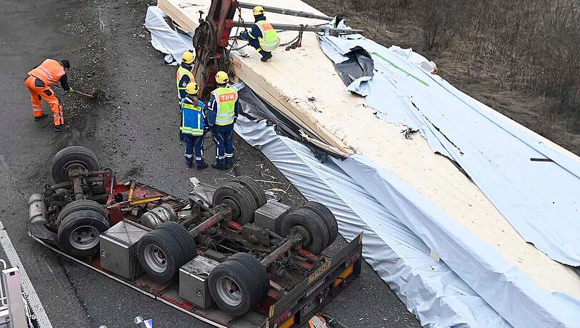 Die Richtungsfahrbahn Nürnberg war vorübergehend komplett gesperrt.