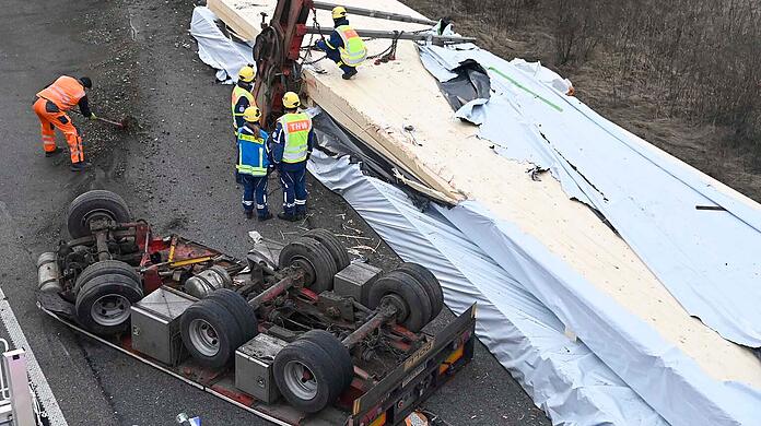 Die Richtungsfahrbahn Nürnberg war vorübergehend komplett gesperrt.