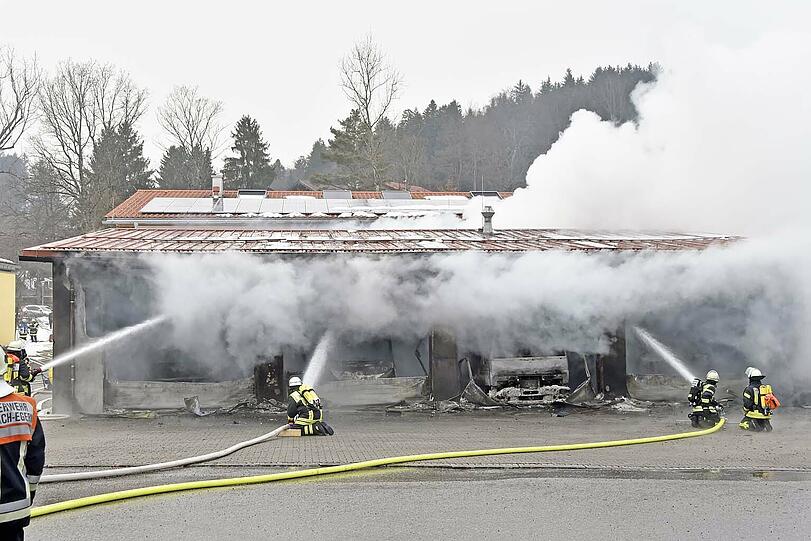 Die Bilder vom Feuerwehreinsatz nach der Explosion in Bad Wiessee.