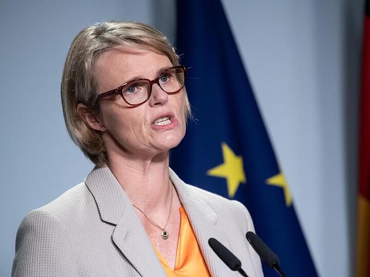 Anja Karliczek plädiert für eine Maskenpflicht an Schulen.