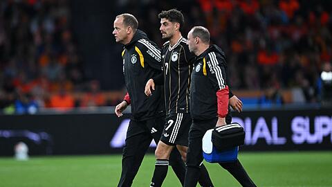 Kai Havertz zog sich in der ersten Halbzeit eine Verletzung zu.