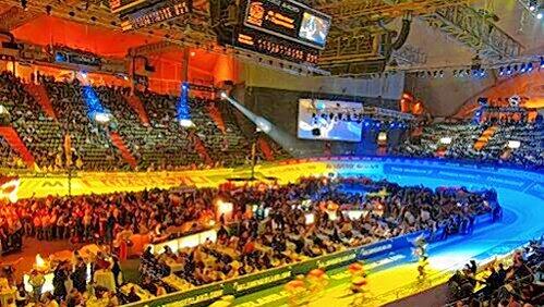 Ein Spektakel, fast ohne Zuschauer: Die Müncher Sixdays 2009. Ein Spektakel, fast ohne Zuschauer: Die Müncher Sixdays 2009.