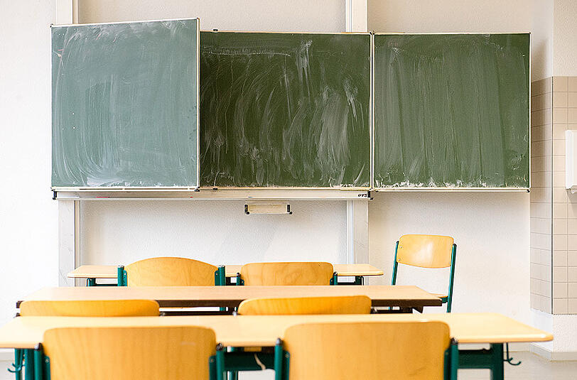 In den Ausweichcontainern der Pater-Rupert-Mayer-Volksschule in Pullach bleiben die Klassenzimmer leer (Symbolbild)