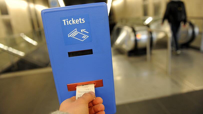 Die Bahnsteigkarte schlägt mit 40 Cent zu Buche.