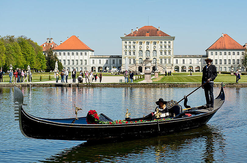Molto romantico: So genießt eine Besucherin die Fahrt auf dem Kanal im Schlosspark.