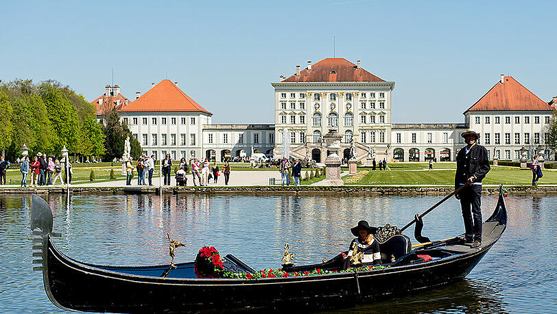 Molto romantico: So genießt eine Besucherin die Fahrt auf dem Kanal im Schlosspark. Molto romantico: So genießt eine Besucherin die Fahrt auf dem Kanal im Schlosspark.