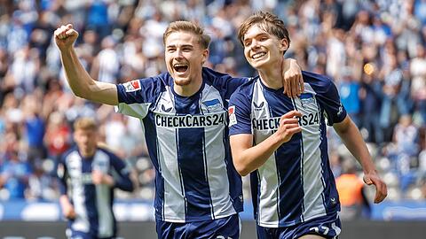 Herthas Kennet Eichhorn (r.) erzielt sein erstes Zweitliga-Tor &uuml;berhaupt.