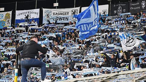Die Fans des TSV 1860 M&uuml;nchen trauern. (Archivbild)