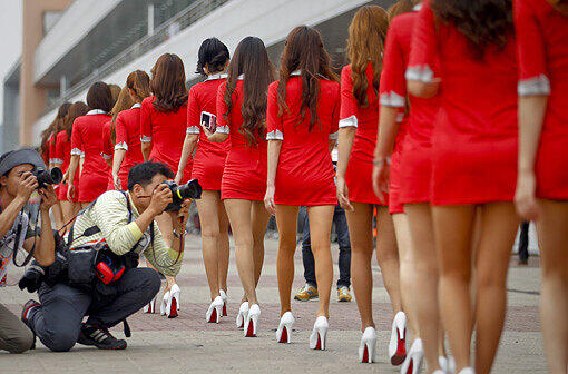 Die Photographen in Südkorea begeistern Rückseite und Frontalansicht der Damen gleichermaßen.