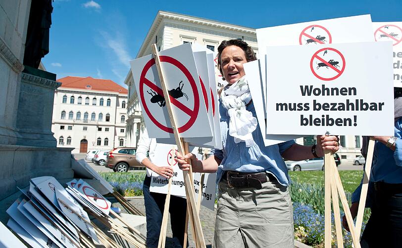 Sie wehrten sich lange gegen den Verkauf: GBW-Mieter beim demonstrieren vor dem Finanzministerium in München