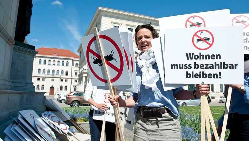 Sie wehrten sich lange gegen den Verkauf: GBW-Mieter beim demonstrieren vor dem Finanzministerium in München