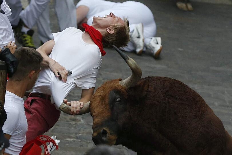 Stierhatz brutal: Aktuelle Bilder aus Pamplona.