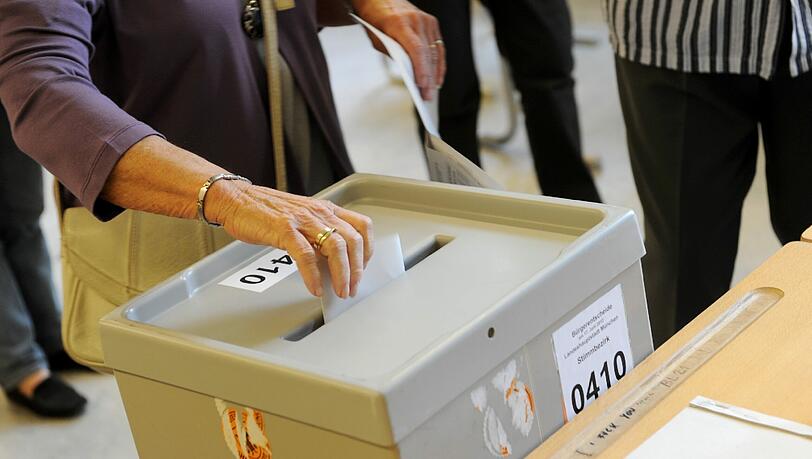 Für die Auszählung der Stadtrats- und OB-Wahl in München am 16. März werden noch Wahlhelfer gesucht. Für die Auszählung der Stadtrats- und OB-Wahl in München am 16. März werden noch Wahlhelfer gesucht.