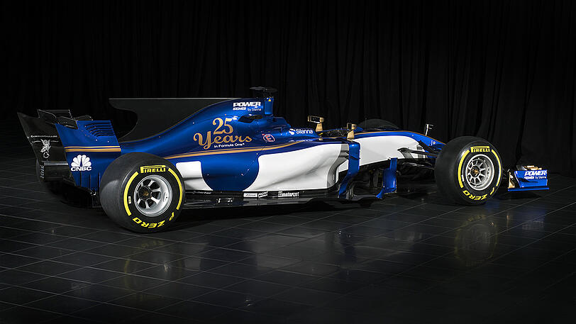 Sauber bestreitet die Saison 2017 mit dem Modell C36: Neben den durch das neue Reglement bedingten Veränderungen in der Breite fällt vor allem der neue Anstrich in Weiß, Blau und Gold ins Auge.
