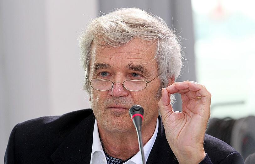 AZ-Interview mit Wolfgang Hesse. Der 75-Jährige ist Informatik-Professor.