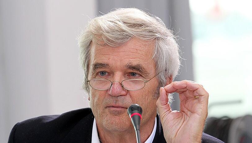 AZ-Interview mit Wolfgang Hesse. Der 75-Jährige ist Informatik-Professor. AZ-Interview mit Wolfgang Hesse. Der 75-Jährige ist Informatik-Professor.