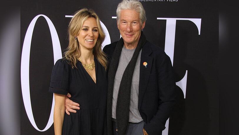 Glücklich und lässig: Richard Gere und Alejandra Silva auf dem roten Teppich.