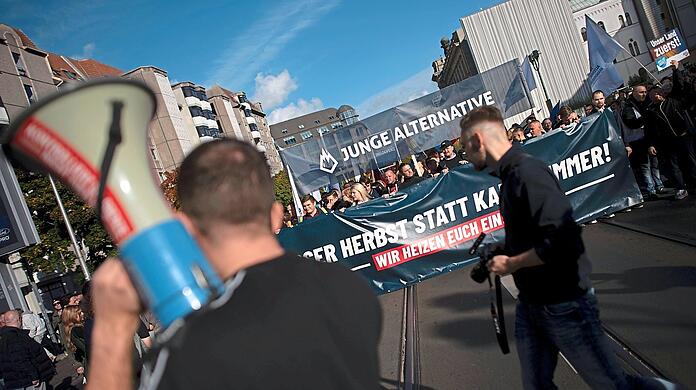 Eine Kundgebung der mittlerweile offiziell aufgelösten rechtsextremen Jungen Alternativen in Berlin.