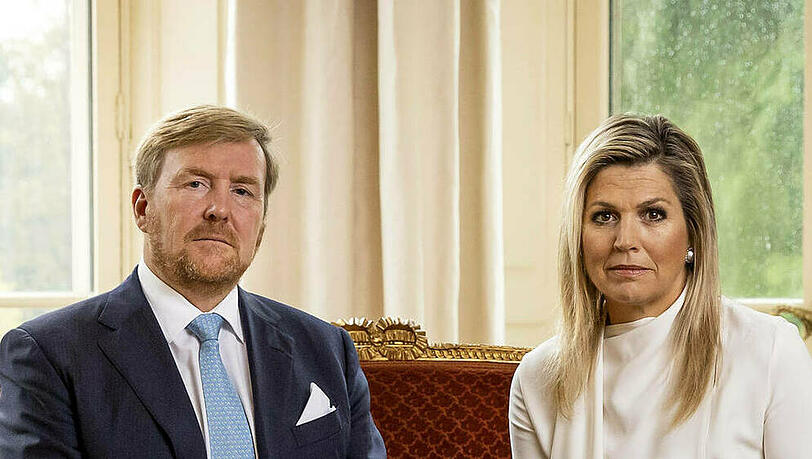 König Willem-Alexander und Königin Máxima der Niederlande haben sich in einer Videobotschaft entschuldigt.