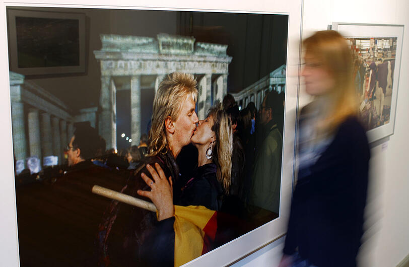 Ein Foto von Thomas Hoepker in der Ausstellung "Drüben Leben - Fotografien aus Ostdeutschland" in Schwerin.