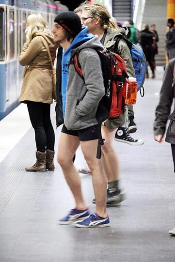 So macht U-Bahn fahren Spaß. Die Bilder vom Unterhosen-Flashmob in München.