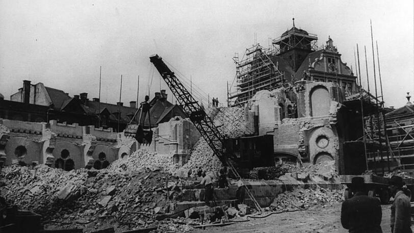 1938: Die Synagoge wird abgerissen.