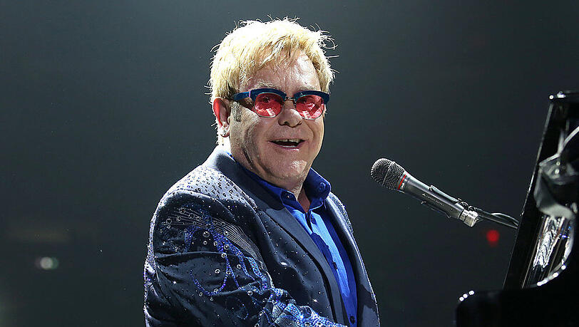 Elton John während eines Konzerts in New York Elton John während eines Konzerts in New York