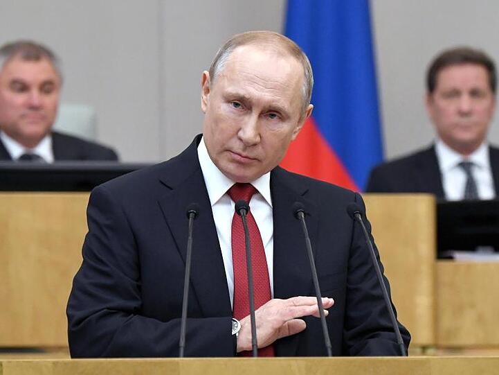 Russlands Präsident Wladimir Putin vor der Abstimmung über Verfassungsänderungen in der Staatsduma.