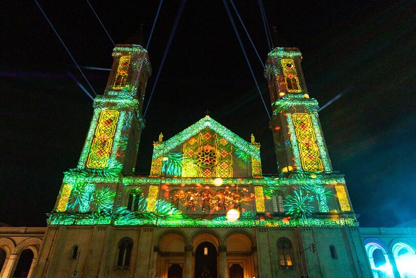 Lichtprojektion an der Ludwigskirche.