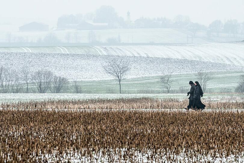 Schnee, Eis und zahlreiche Unfälle - die Bilder vom Wintereinbruch in Bayern