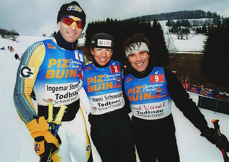 Die schwedische Ski-Legende Ingemar Stenmark (l.), hier mit Frank Wörndl (r.) und Vreni Schneider. Stenmark holte 86 Weltcup-Siege, war zwei mal Olympiasieger und fünf Mal Weltmeister.
