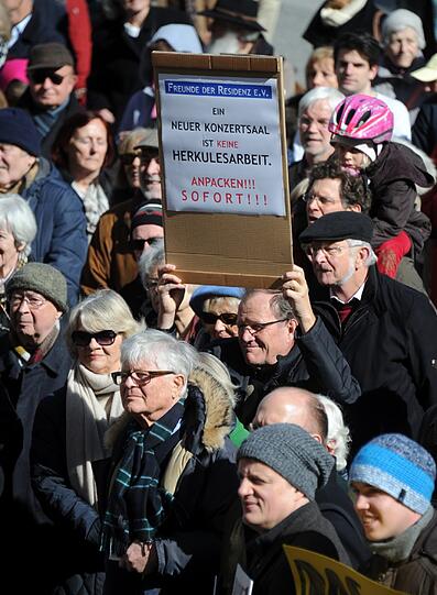 Ja, zum zweiten Konzertsaal - die Bilder von der Kundgebung am Odeonsplatz.