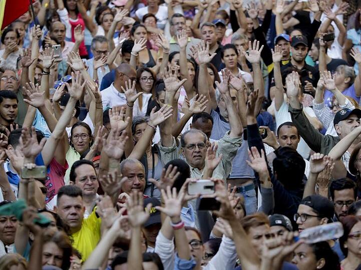"Das wird mich nicht bremsen", hatte Guaidó seinen Anhängern zugerufen.