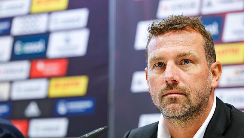 Der neue Nürnberger Trainer Markus Weinzierl während einer Pressekonferenz.